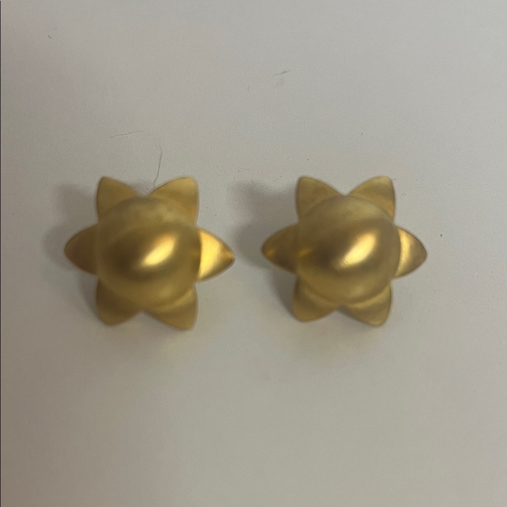 90’s Gold Celestial Starflower Stud Earrings #90’s #boho #indie #spring #summer